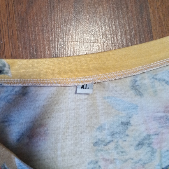 2 Floral Pattern Tops - Picture 7 of 7